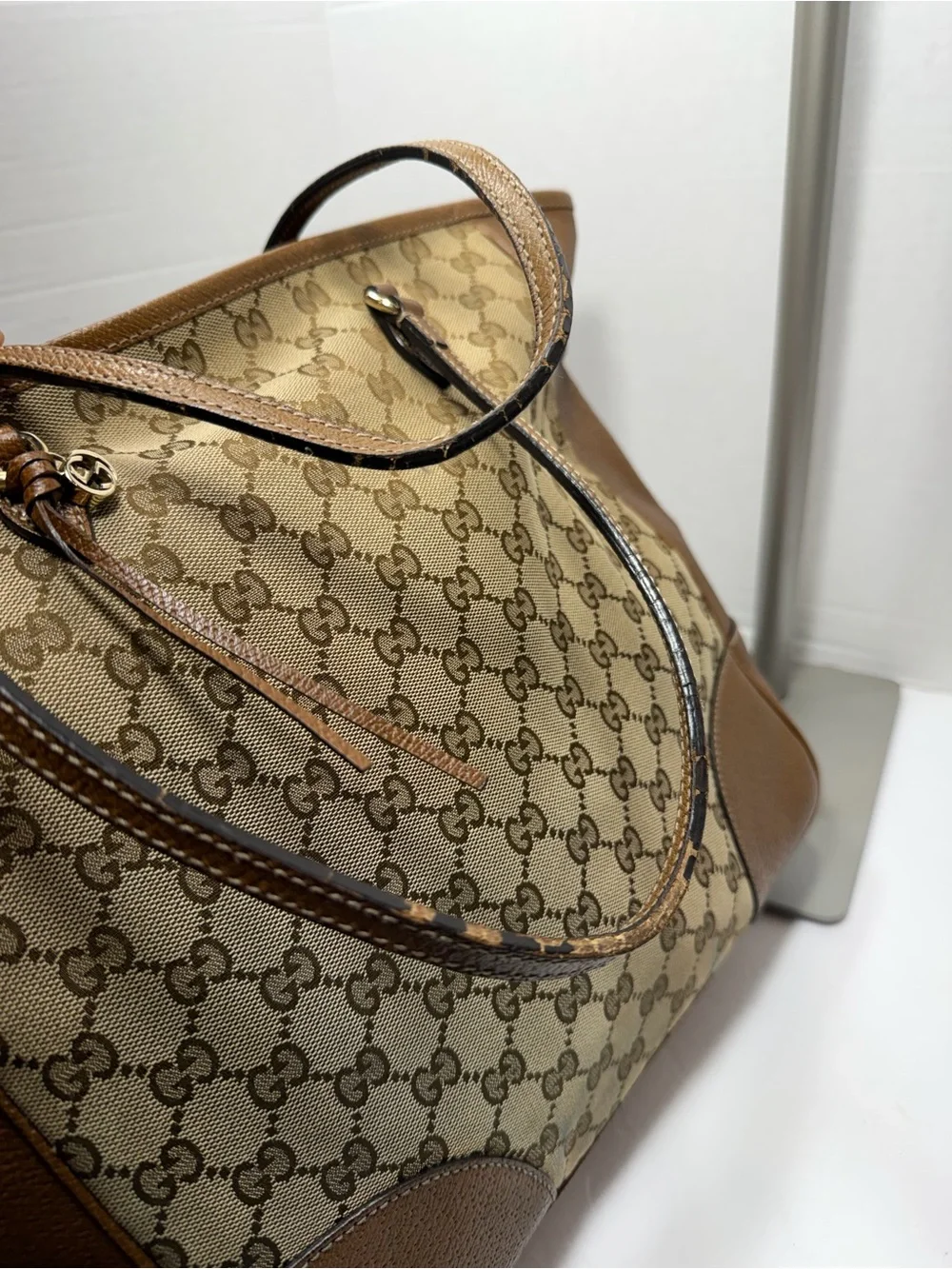 Gucci Brown GG Supreme Canvas Tote strap reenforced